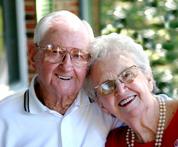 Photo of a couple smiling. Link to Life Stage Gift Planner Over Age 70 Situations.